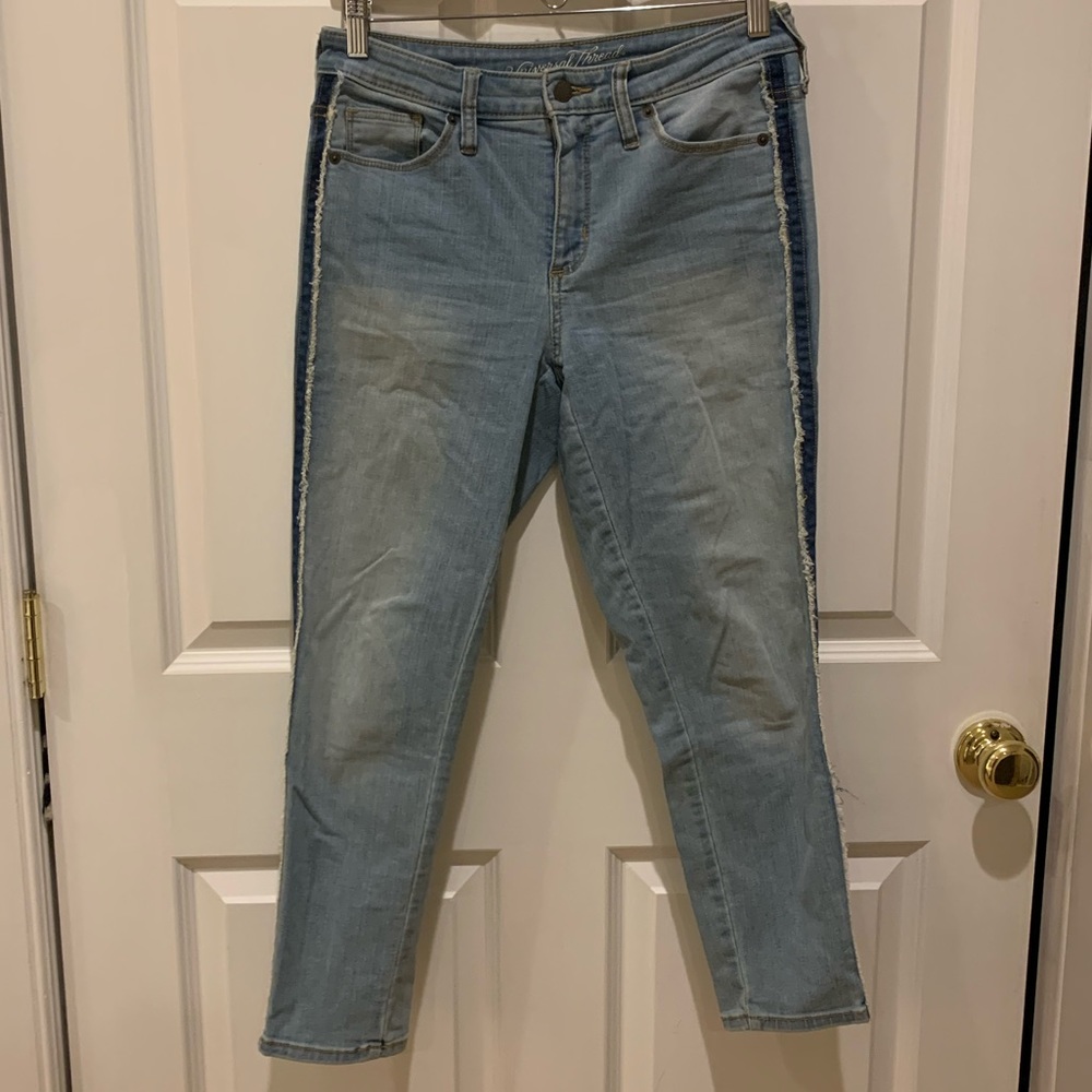 Universal Thread Cropped Light Wash Jeans